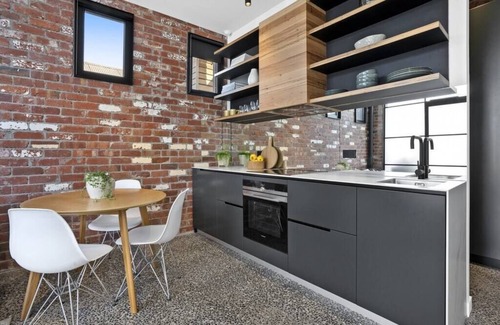 Geelong West Apartment | Stylish Getaway at The Pix - Rated 10/10 with Breakfast
