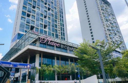 Cyberjaya Apartment | Stylish Cyberjaya Duplex with Scenic Putrajaya Views