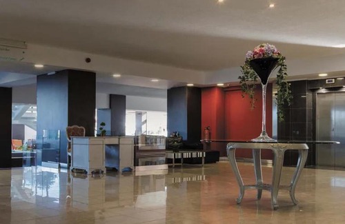 Dharampeth Bed & Breakfast | Affordable Family Getaway at The Place Hotel