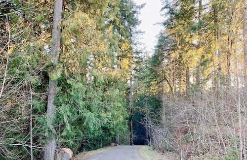 Rock Creek House | Relax at The Place To Be with Inviting Hot Tub Access