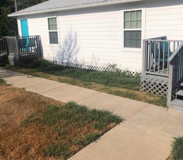 Alvin Apartment | Your Perfect Retreat: The Place To Stay for Families & Pets
