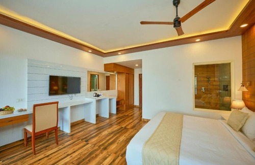 Suryanelli Hotel | Discover The Planet Munnar: Family-Friendly with Pool Access
