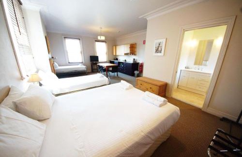 Barraba Hotel | Discover The Playhouse Hotel: Family-Friendly & 4-Star Rated