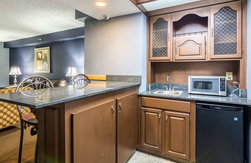 Hagerstown Hotel | Family-Friendly Stay at The Plaza Inn & Suites with Pool