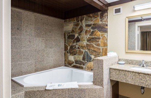 Hagerstown Hotel | Family-Friendly Stay at The Plaza Inn & Suites with Pool