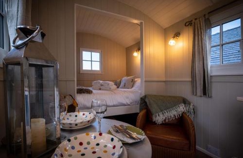 Roosebeck House | Relax at The Pleasant Hut with Ocean Views & Family Fun