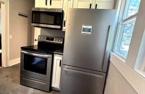 Moorhead House | Top-Rated The Plex-508: Family-Friendly with Kitchen Access