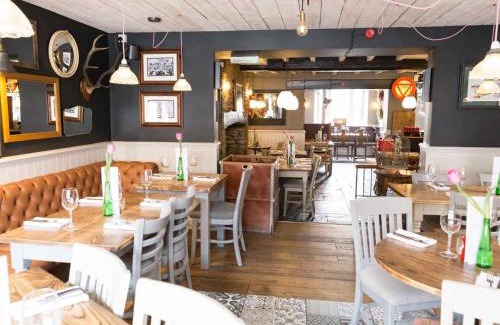 Bicester Hotel | Pet-Friendly Retreat at The Plough Bicester for Families