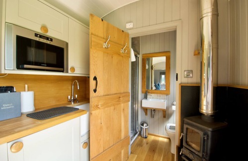 Hathersage Hotel | Experience The Plough Inn: Family-Friendly with Top Amenities