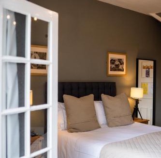 Itchen Abbas Hotel | Pet-Friendly Retreat at The Plough Itchen Abbas, Rated 9/10