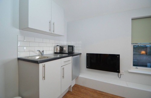 Newark Apartment | Cozy The Plough Retreat - Top-Rated Studios with Kitchen