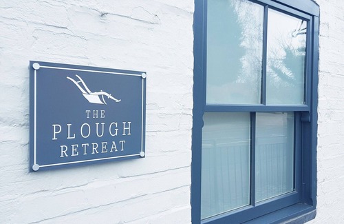 Newark Apartment | Cozy The Plough Retreat - Top-Rated Studios with Kitchen
