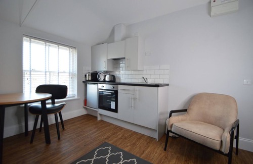 Newark Apartment | Unwind at The Plough Retreat: Breakfast Included & Family Friendly