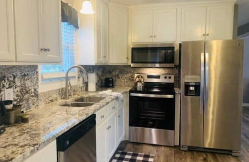 Bowling Green House | Cozy Plum Springs House: Pet-Friendly Family Retreat