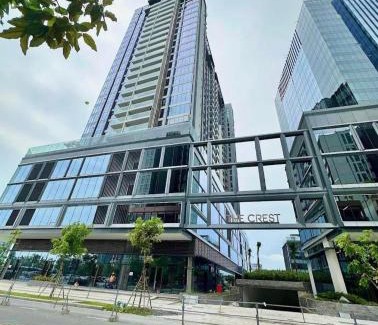 Thu Thiem Apartment | Discover The Metropole: Oceanfront Bliss with Pool & Gym