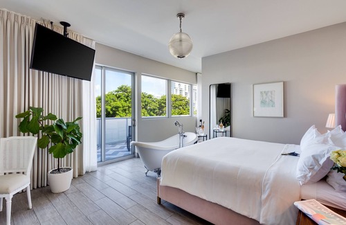City Center Hotel | Experience The Plymouth South Beach: 4-Star Ocean View Retreat