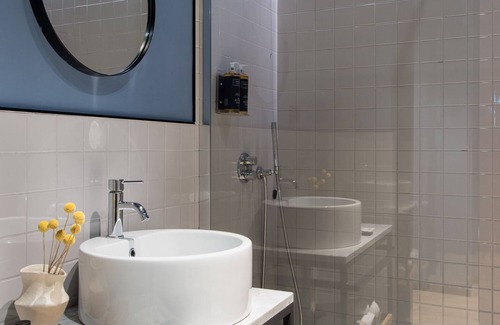 La Spezia Historic Centre Hotel | Enjoy Your Stay at The Poet Hotel with Breakfast & Accessibility
