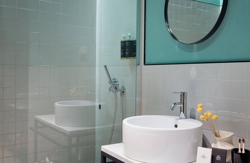 La Spezia Historic Centre Hotel | Enjoy Your Stay at The Poet Hotel with Breakfast & Accessibility