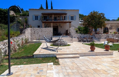 Dafnata Cottage | Discover The Poet's House: Pet-Friendly Oasis with Pool