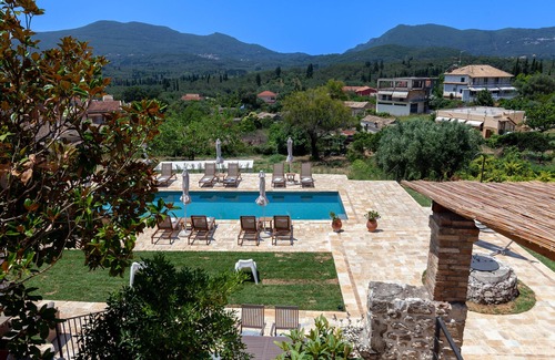Dafnata Cottage | Discover The Poet's House: Pet-Friendly Oasis with Pool