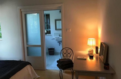 Hefer Valley House | Exceptional Stays at The Poetry House with Kitchen Access