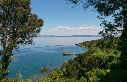 Acacia Bay House | Exquisite Oceanfront Stay at The Point Luxury Villa