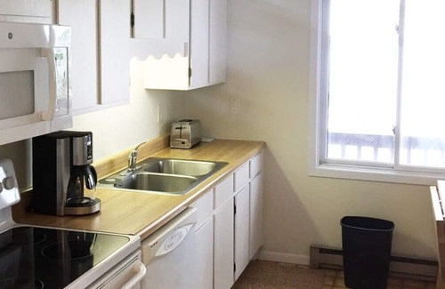 East Gull Lake Condo | Cozy 2BR Retreat with Lake View and Pet-Friendly Options