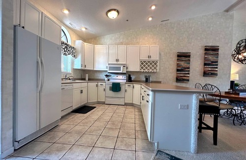 Osage Beach Condo | Guest Rated 10/10: The Pointe at Lazy Days Awaits