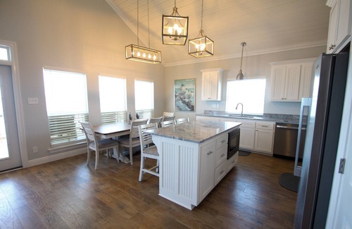 Golden Meadow House | Guest Rated 9.8: The Pointe with Family-Friendly Amenities