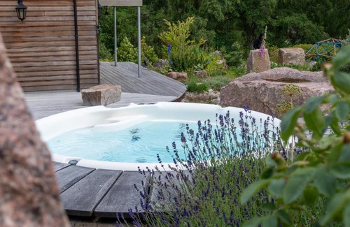 Doune House | Comfortable Stay at The Polchar - Aviemore with Hot Tub