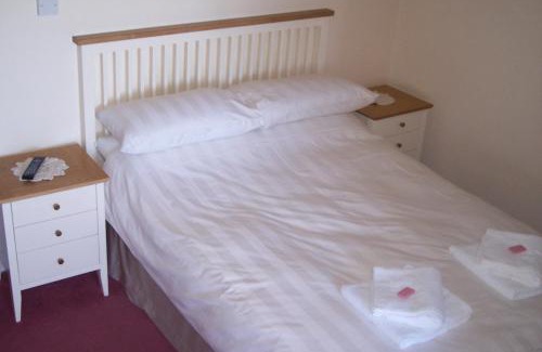 Delabole Hotel | Pet-Friendly Escape at The Poldark Inn with Breakfast Included