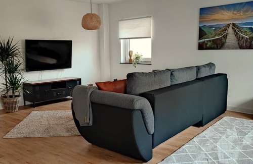 Taucha House | Cozy Polly Vacation Home: Child-Friendly Getaway