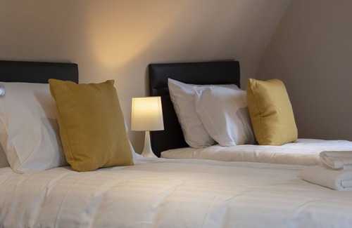 South Molton Cabin | Eco-Friendly Getaway at The Poltimore Pods - Guest Rated 9.2