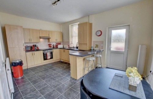Burnley House | Charming Pomfret House: Family-Friendly Villa in Burnley