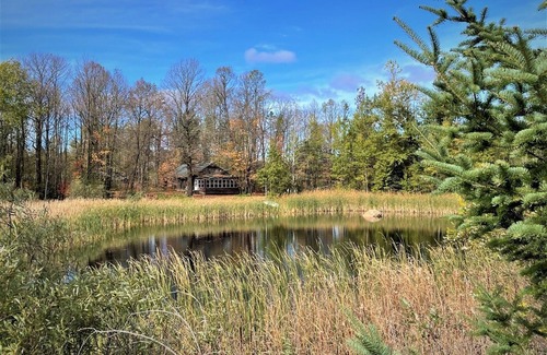 Glidden Cabin | Beautiful Pond Cabin - 2 Bed Retreat with Great Amenities