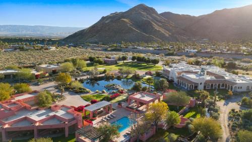 Palm Springs Villa | Indulge at The Pond Estate: Designer Compound with Pools