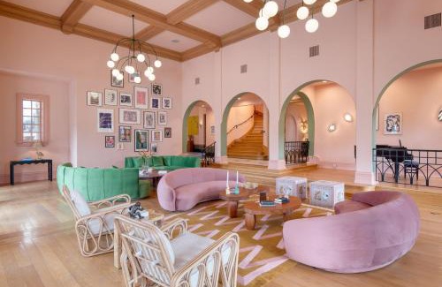 Palm Springs Villa | Indulge at The Pond Estate: Designer Compound with Pools