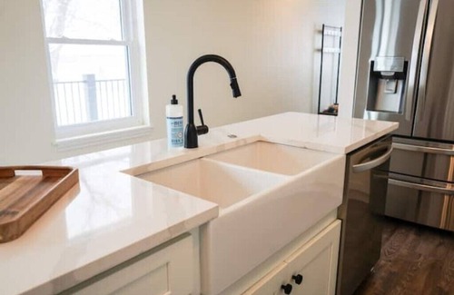 Cynthiana House | Tranquil Pond View House with Hot Tub and Spa Amenities