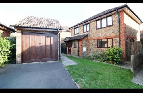 Ashford House | Relax in Ashford: Family-Friendly Home with Hot Tub
