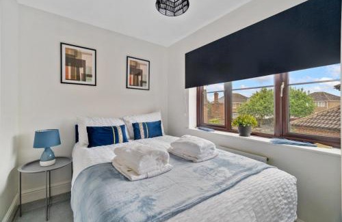 Ashford House | Relax in Ashford: Family-Friendly Home with Hot Tub