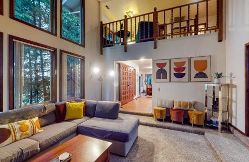 North Bend House | Experience The Pony Creek Forest Retreat: Family-Friendly Stay