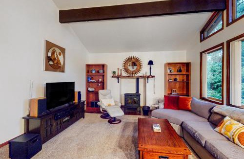 North Bend House | Experience The Pony Creek Forest Retreat: Family-Friendly Stay