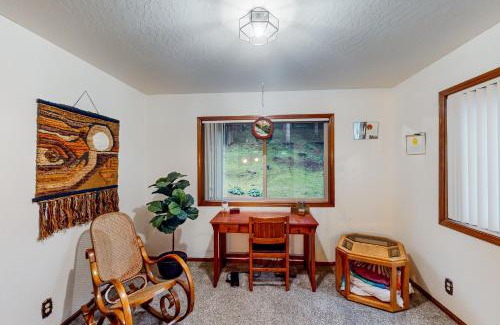 North Bend House | Experience The Pony Creek Forest Retreat: Family-Friendly Stay