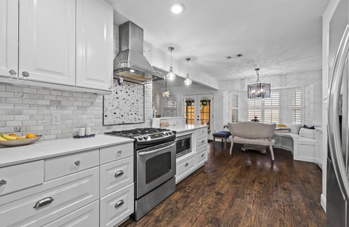 West Oak Hill House | Experience the Ultimate Pool & Gaming Retreat in Austin