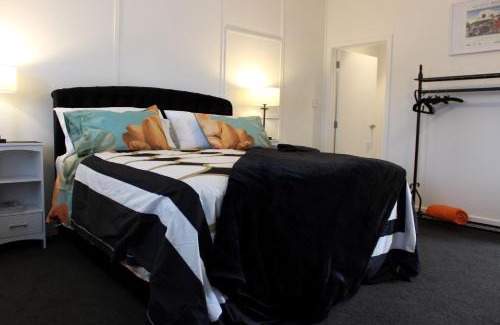 Napier Bed & Breakfast | Relaxing Stay at The Pool House Bed & Breakfast in Napier