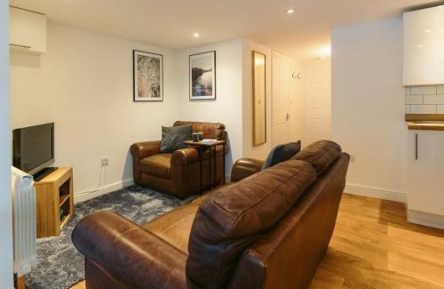 Tywardreath House | 10/10 Rated: The Pool House with Private and Family Pools