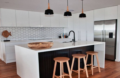 Wamberal House | Stunning Pool House Wamberal - Pet-Friendly Walk to Beach