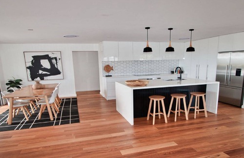 Wamberal House | Stunning Pool House Wamberal - Pet-Friendly Walk to Beach