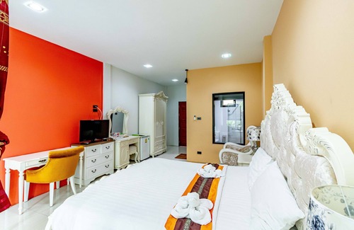 Ramkhamhaeng Hotel | Relax at The Pool Resort: Family-Friendly with Great Amenities