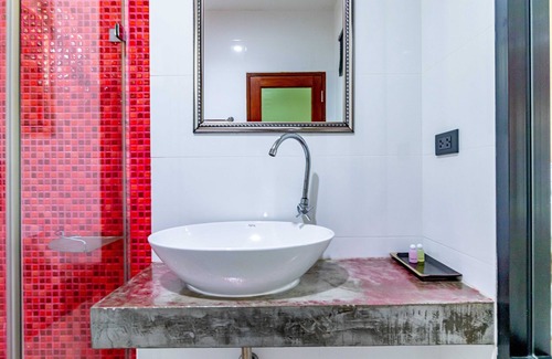 Ramkhamhaeng Hotel | Relax at The Pool Resort: Family-Friendly with Great Amenities